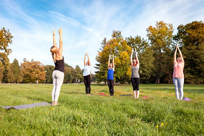 Outdoor Nature Yoga: Benefits, Poses & Tips for a Natural Flow